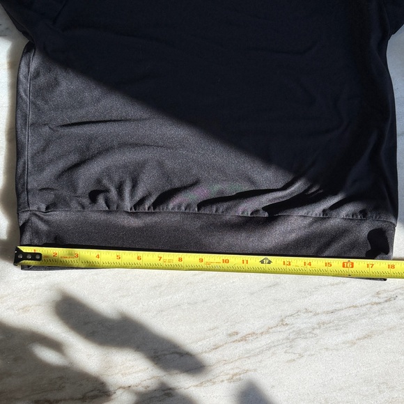 Vuori Medium women’s Black crew neck - Picture 4 of 7